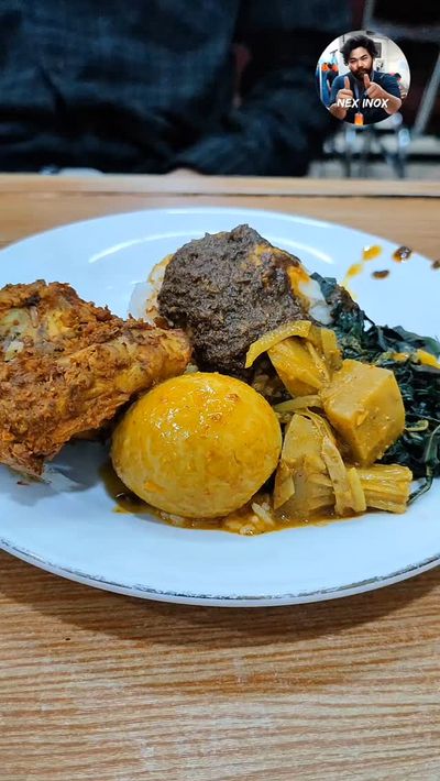 Rumah makan padang enak di samping Stasi