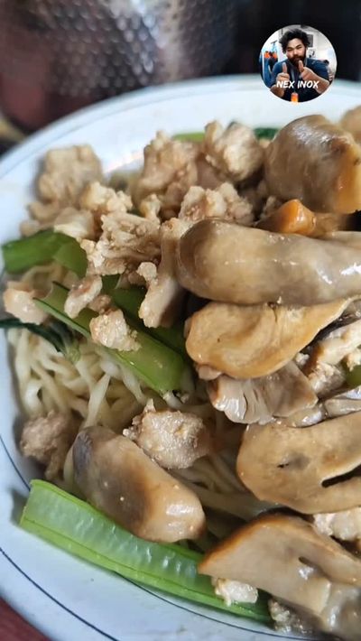 Katanya ini mie ayam terenak di Jakarta,
